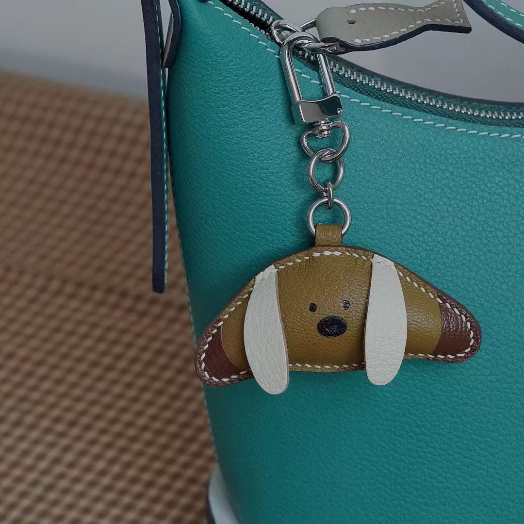 croissant dog bag charm gift
birthday gift
festival gift
keychain