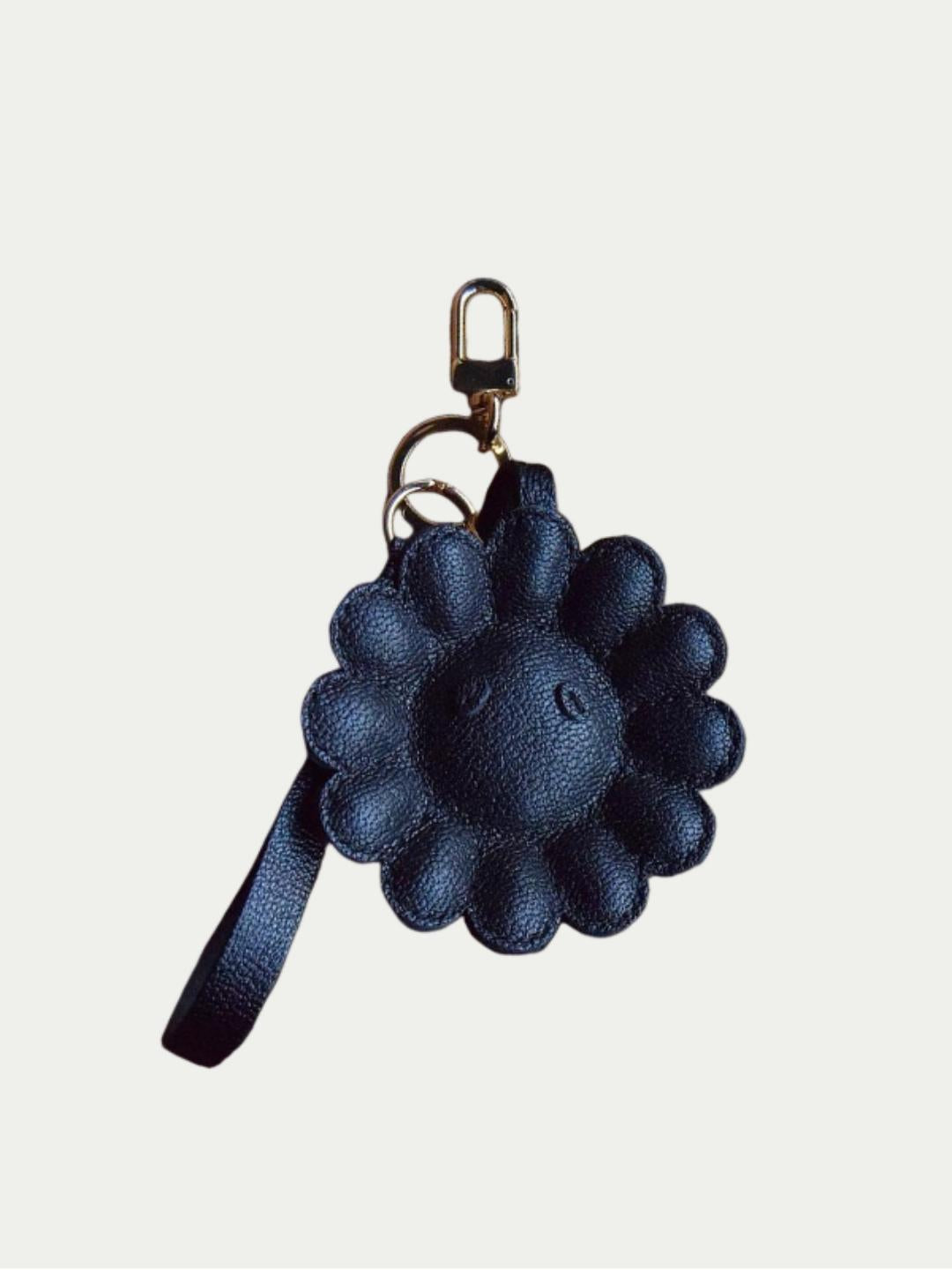 black flowers bag charm gift
luxury handmade gift set
leather flowers bag charm gift
French sheepskin handmade keychain