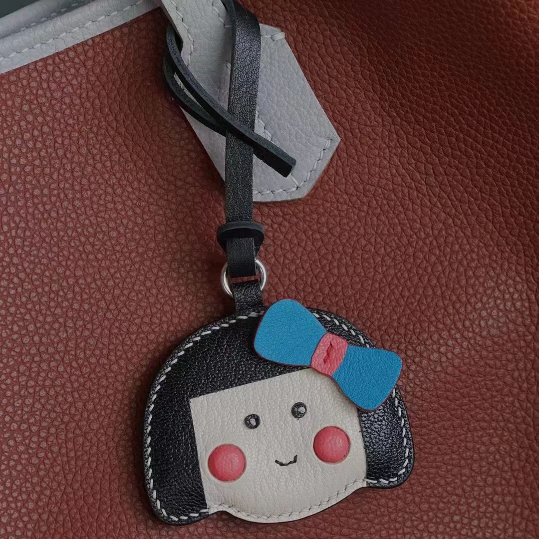 Braided dimple girl bag charm gift
keychain
birthday gift
Christmas gift