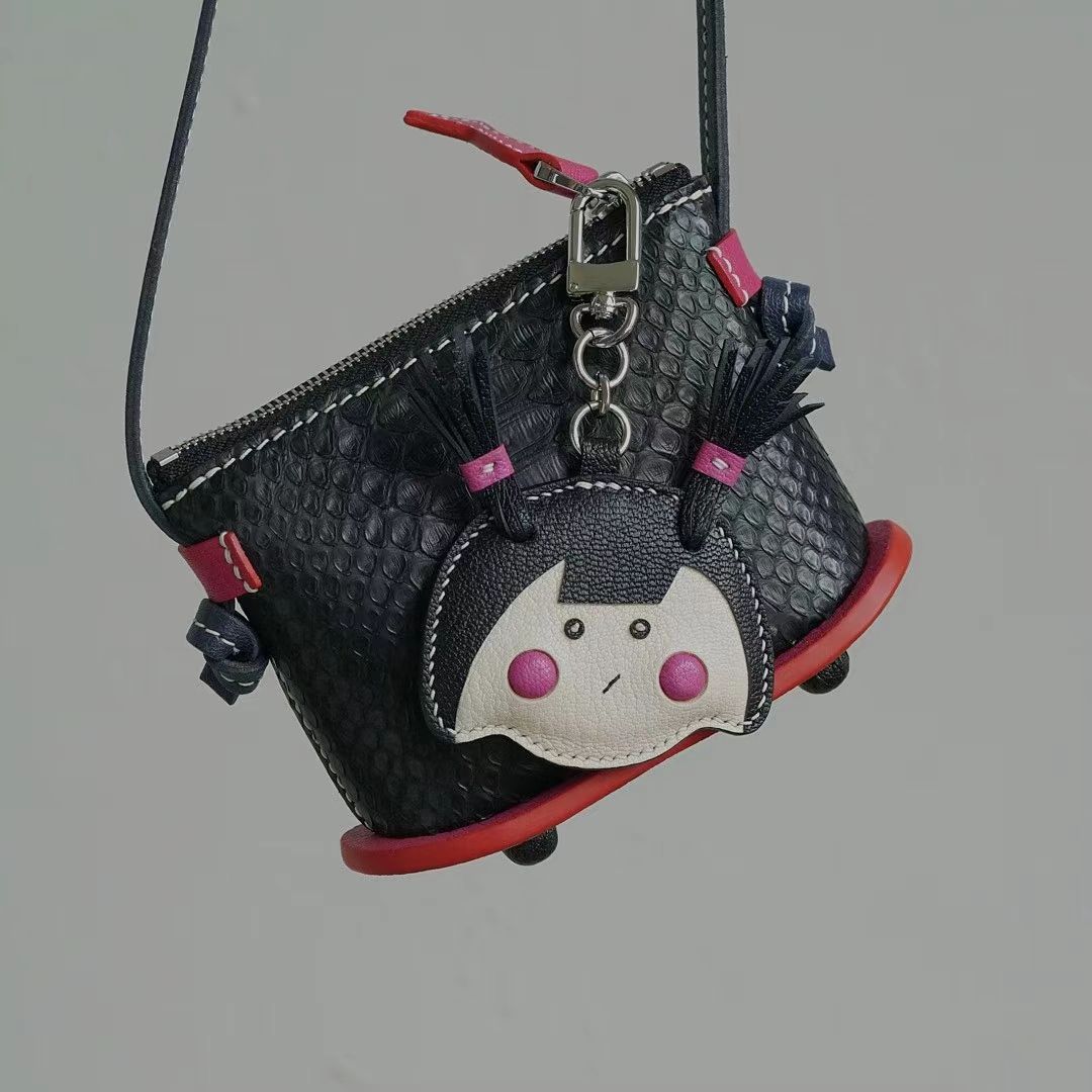 Braided dimple girl bag charm gift
keychain
birthday gift
Christmas gift