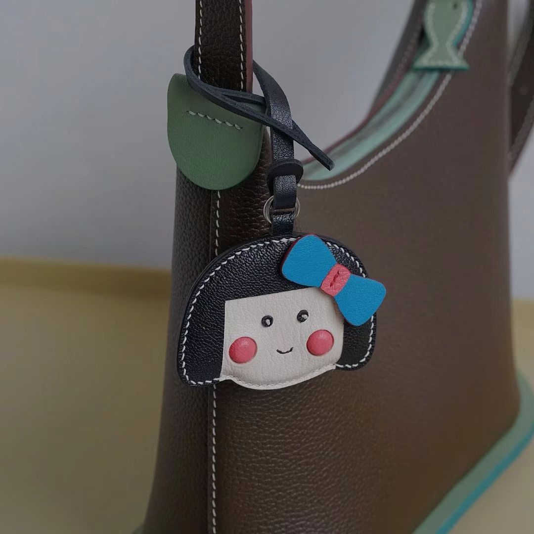 Braided dimple girl bag charm gift
keychain
birthday gift
Christmas gift