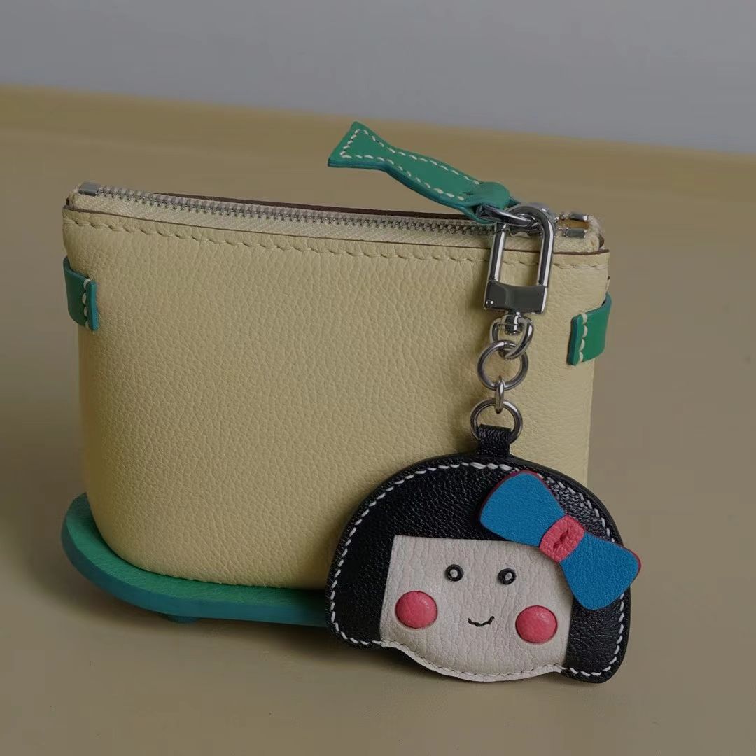 Braided dimple girl bag charm gift
keychain
birthday gift
Christmas gift