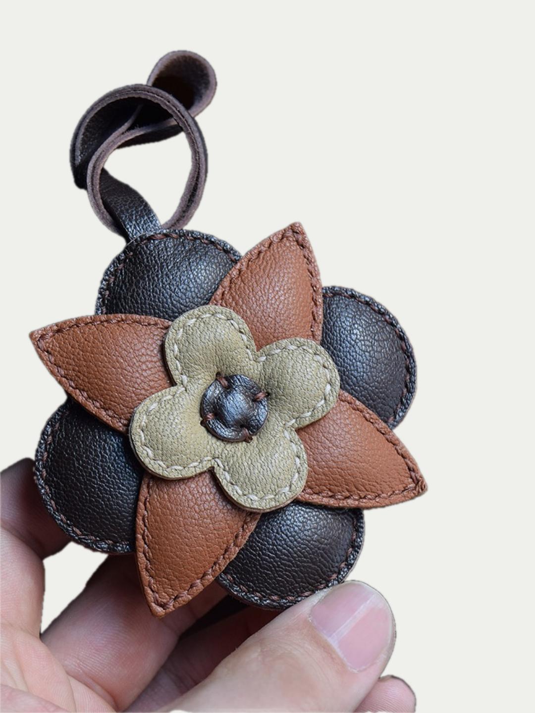 Brown flowers bag charm gift
luxury handmade gift set
leather flowers bag charm gift
French sheepskin handmade keychain