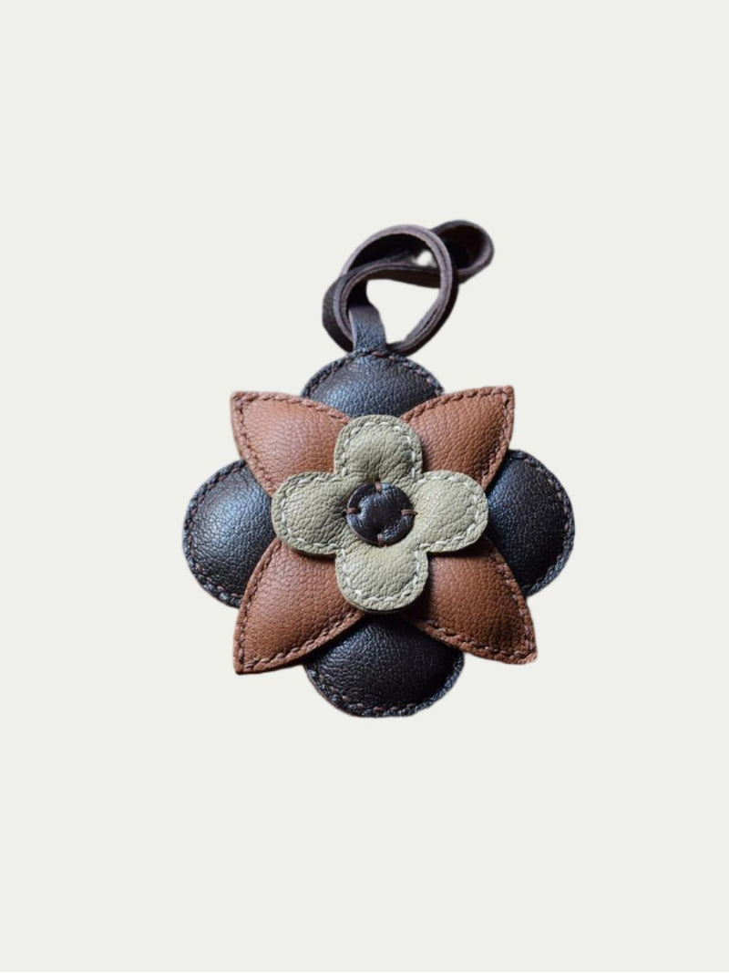 Brown flowers bag charm gift
luxury handmade gift set
leather flowers bag charm gift
French sheepskin handmade keychain