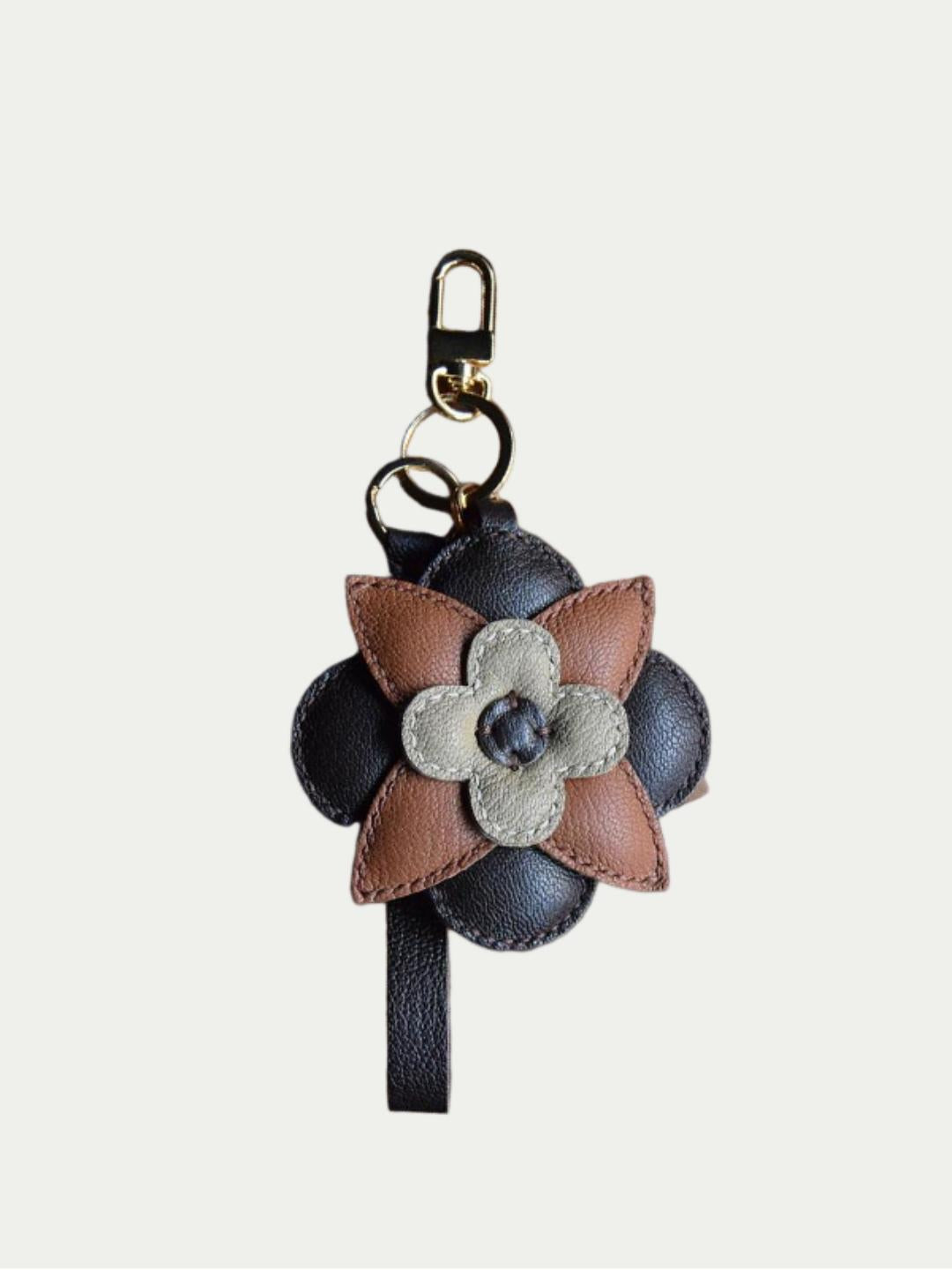 Brown flowers bag charm gift
luxury handmade gift set
leather flowers bag charm gift
French sheepskin handmade keychain