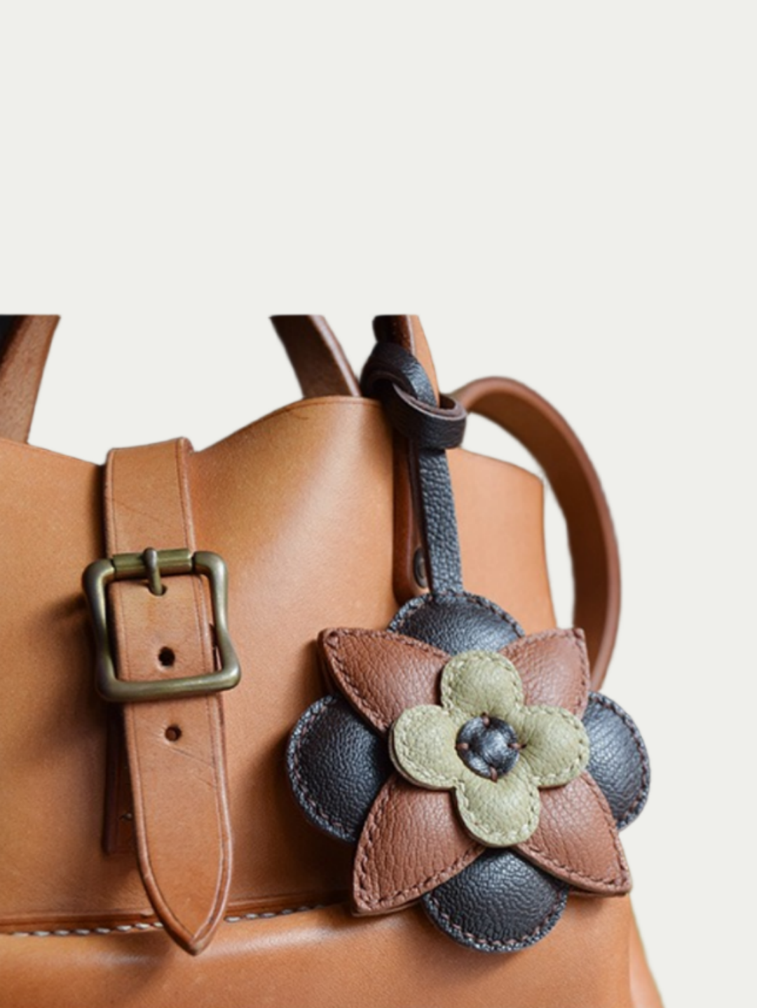 Brown flowers bag charm gift
luxury handmade gift set
leather flowers bag charm gift
French sheepskin handmade keychain