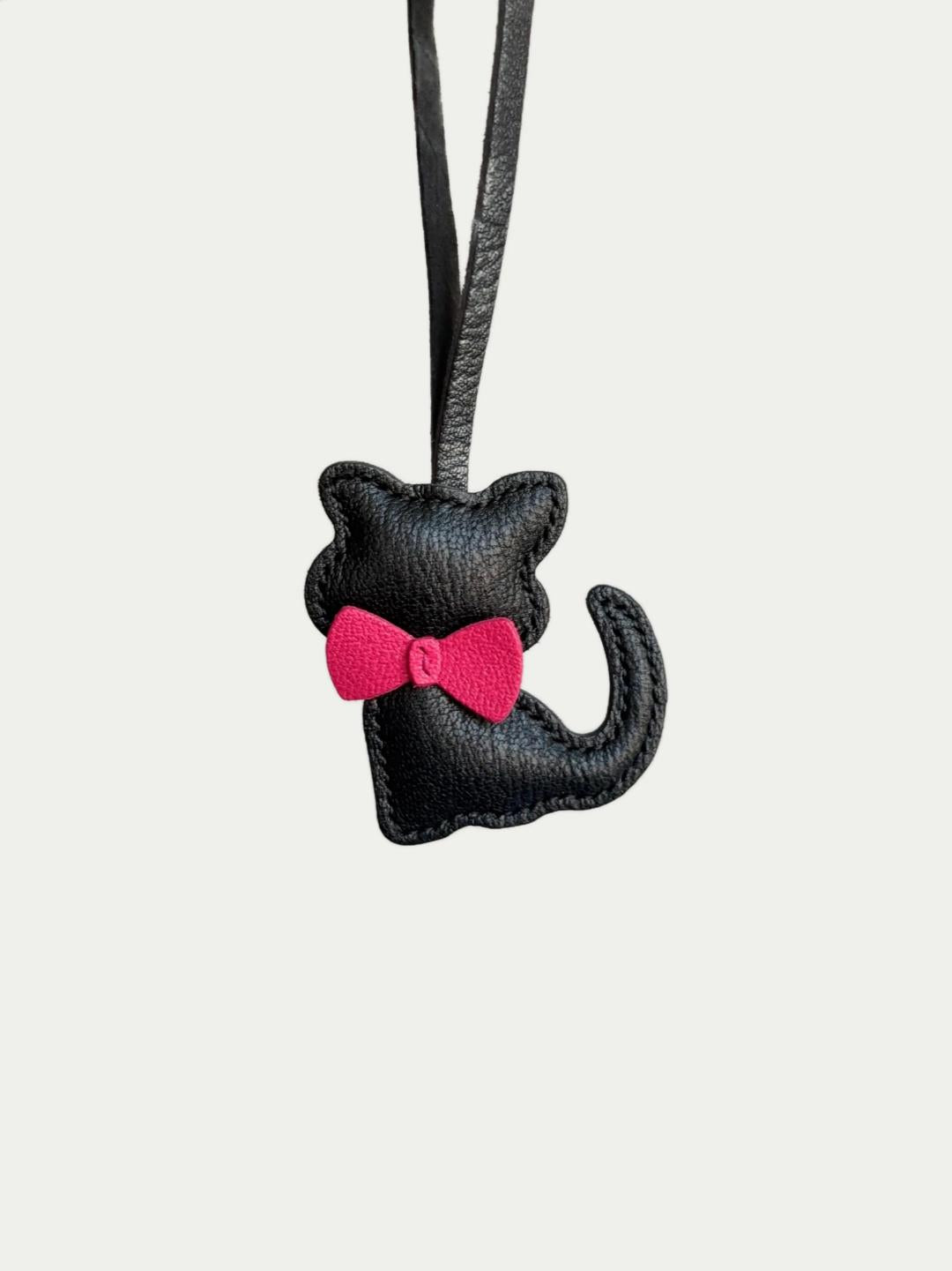 French lambskin faceless cat bag charm
Handmade faceless cat bag charm
Sheepskin cat bag charm
Leather faceless cat bag pendant
Handmade French lambskin faceless cat bag charm
Soft genuine sheepskin faceless cat bag charm
Cat bag charm for cat lovers