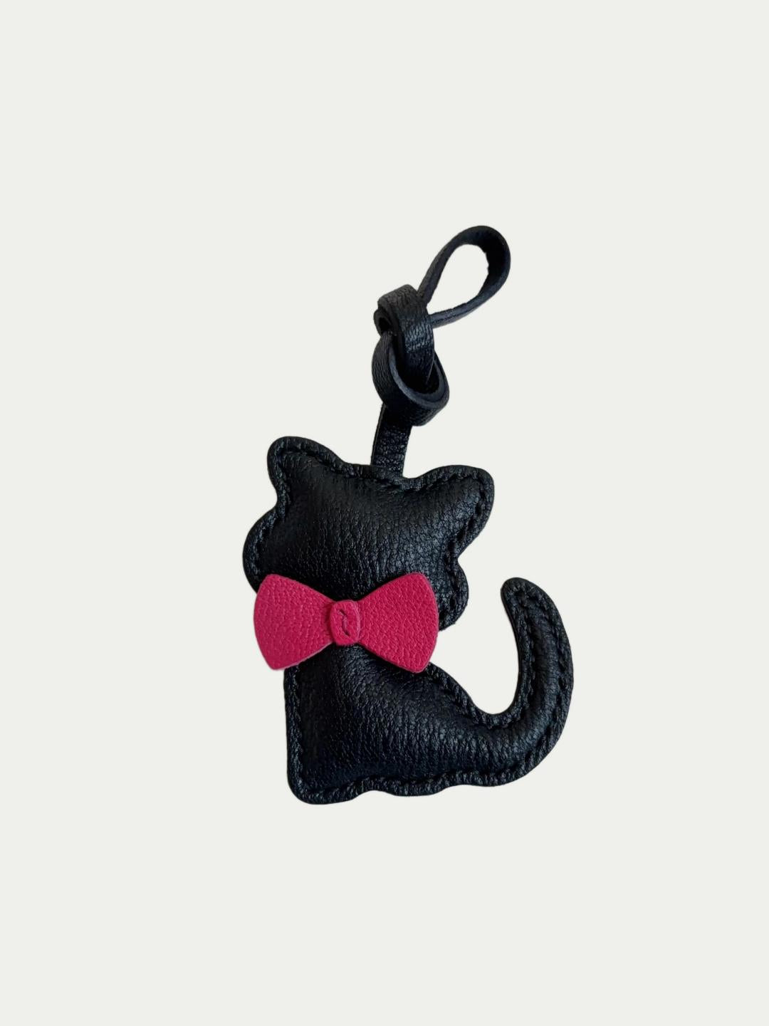 French lambskin faceless cat bag charm
Handmade faceless cat bag charm
Sheepskin cat bag charm
Leather faceless cat bag pendant
Handmade French lambskin faceless cat bag charm
Soft genuine sheepskin faceless cat bag charm
Cat bag charm for cat lovers