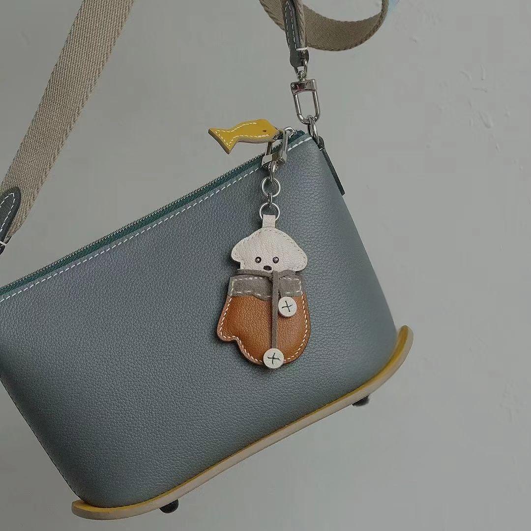 Glove Dog bag charm gift
birthday gift
festival gift
keychain
﻿
