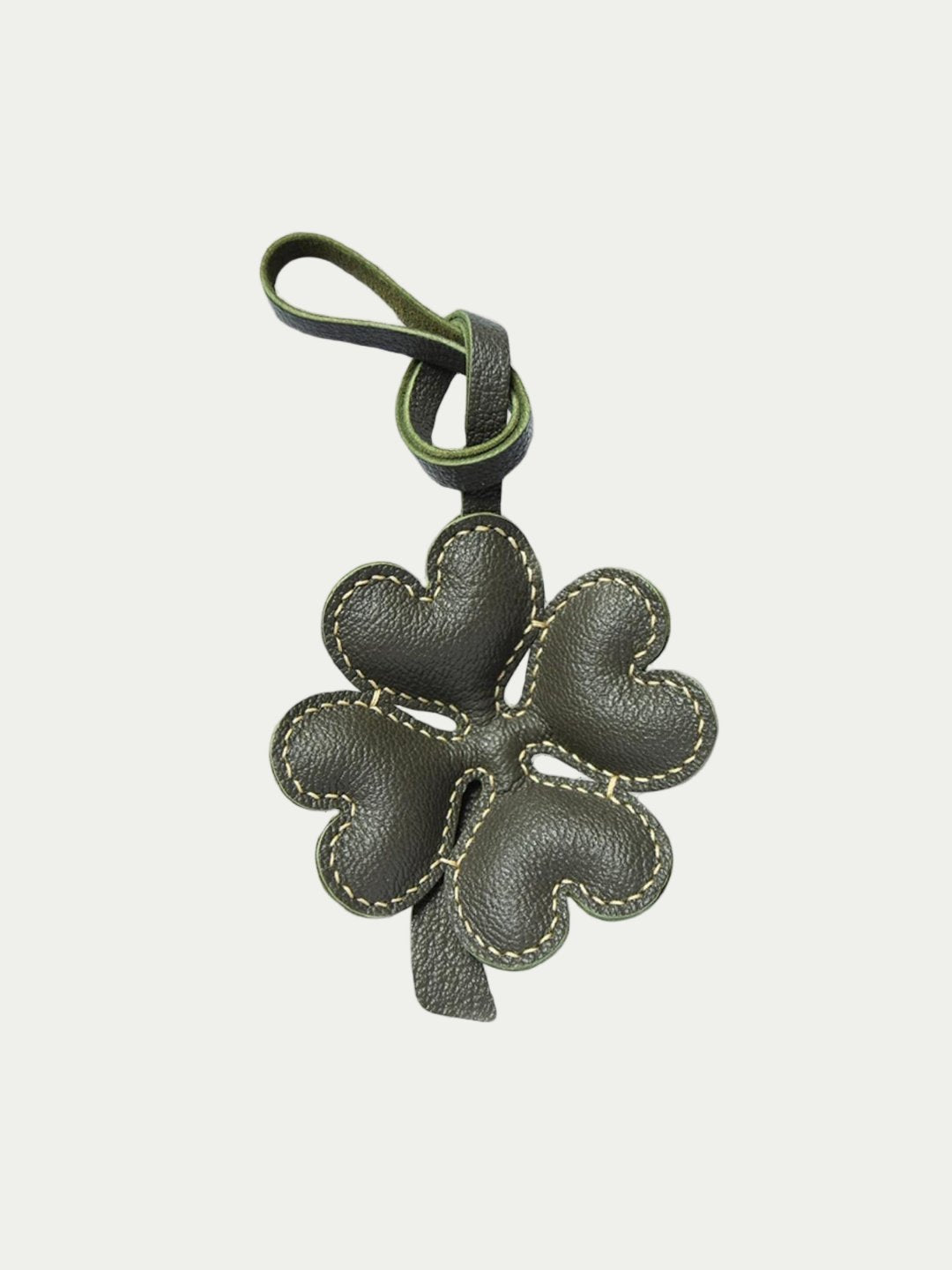 Lucky Four-Leaf Clover bag charm
Commuter bag decoration
Best friend's birthday gift
Lucky Guardian Talisman
Simple and luxurious style combination