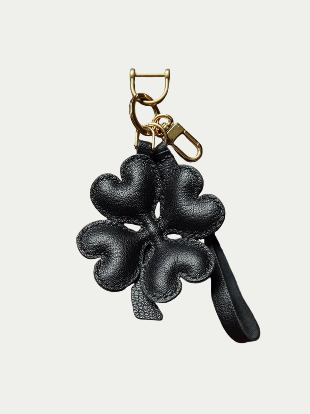 Lucky Four-Leaf Clover bag charm
Commuter bag decoration
Best friend's birthday gift
Lucky Guardian Talisman
Simple and luxurious style combination