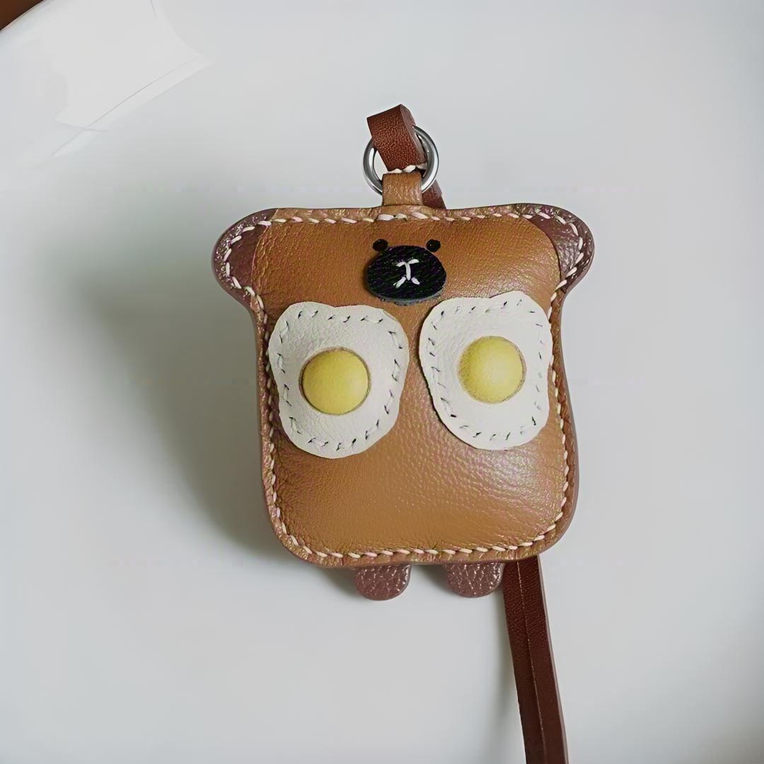 Toast Bear bag charm gift
birthday gift
festival gift
keychain
﻿