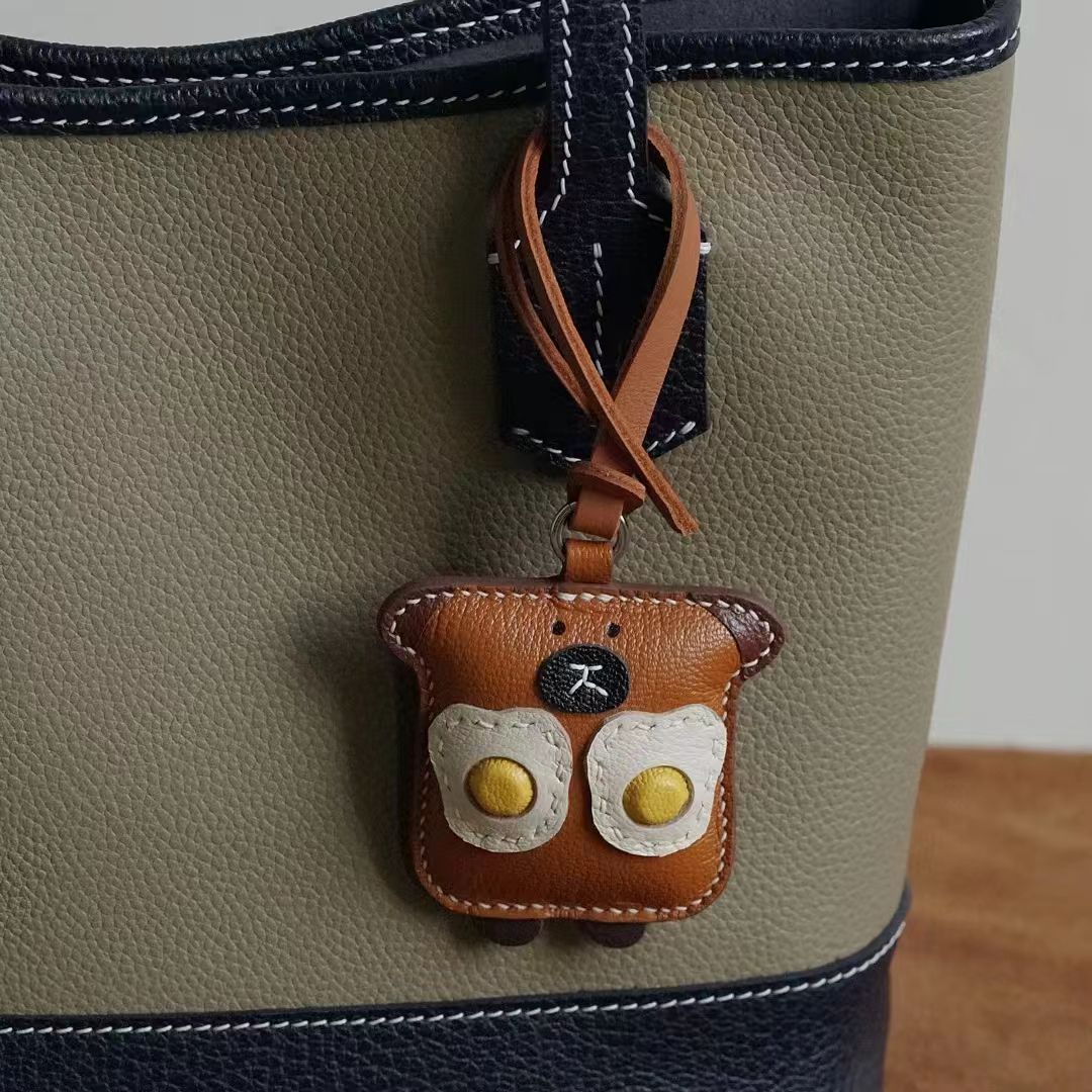 Toast Bear bag charm gift
birthday gift
festival gift
keychain
﻿