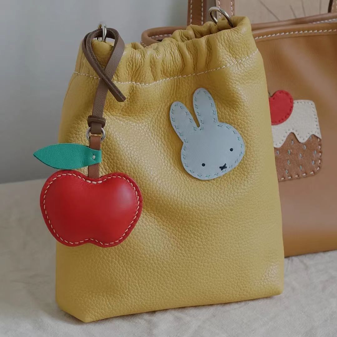 apple bag charm gift
birthday gift
festival gift
keychain
﻿