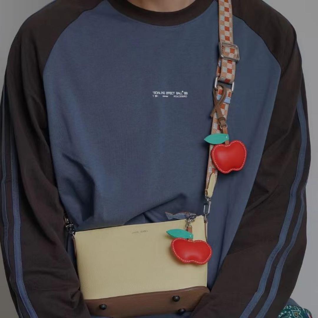 apple bag charm gift
birthday gift
festival gift
keychain
﻿