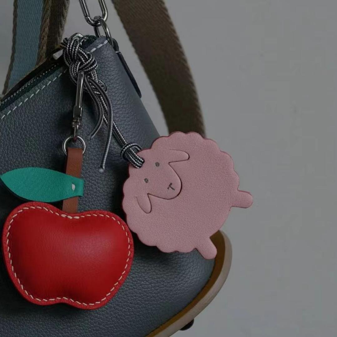 apple bag charm gift
birthday gift
festival gift
keychain
﻿
