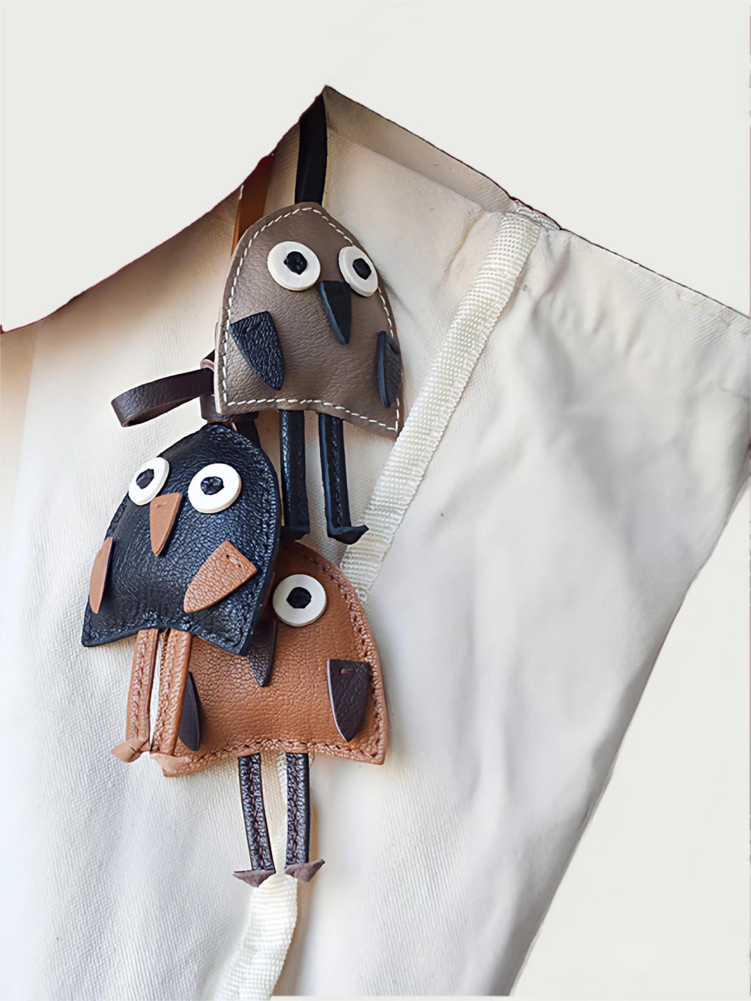 Handmade genuine leather
Car key pendant
Rearview mirror decoration
Minimalist and individualistic trend
bird bag charm gift
