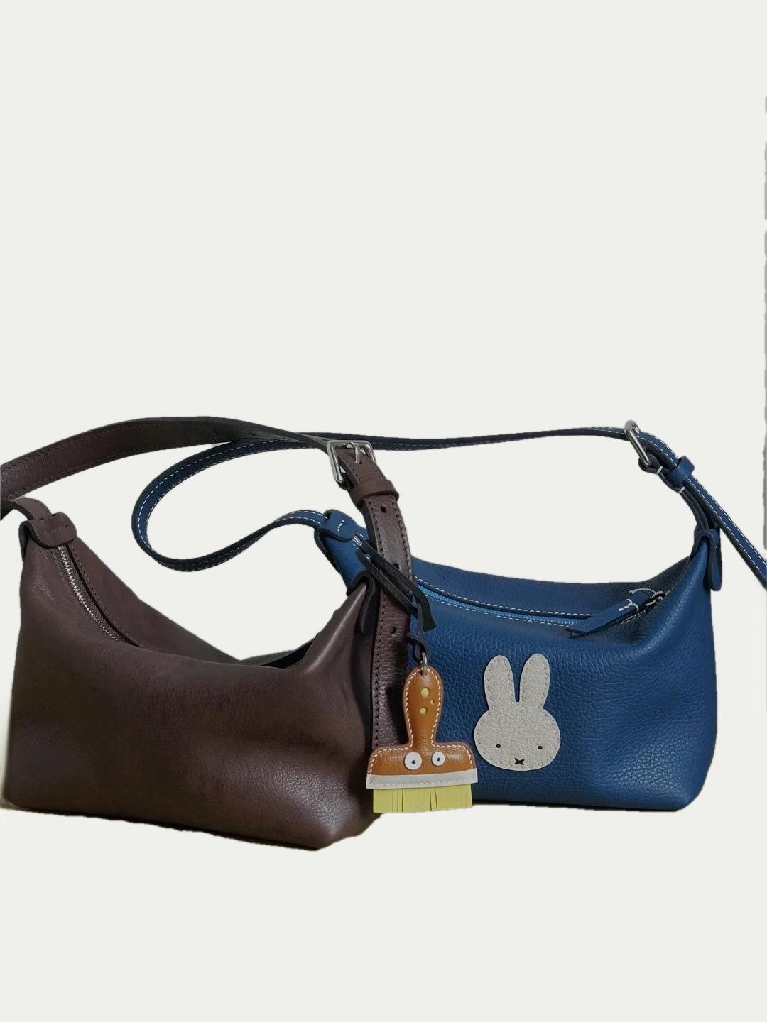 brush bag charm gift
Halloween makeup brush keychain
Kawaii cleaning brush charm gift