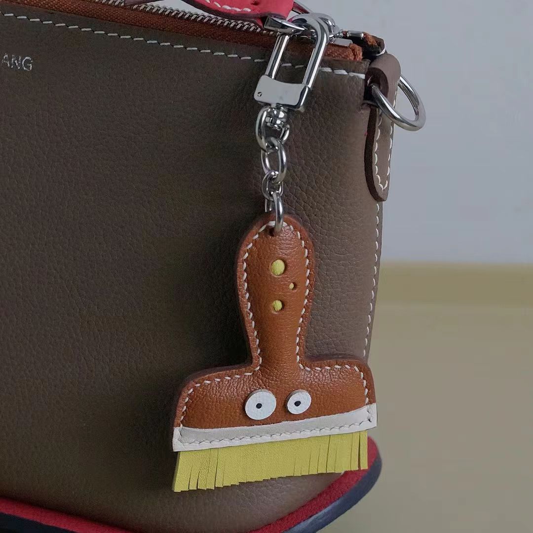 brush bag charm gift
Halloween makeup brush keychain
Kawaii cleaning brush charm gift
﻿