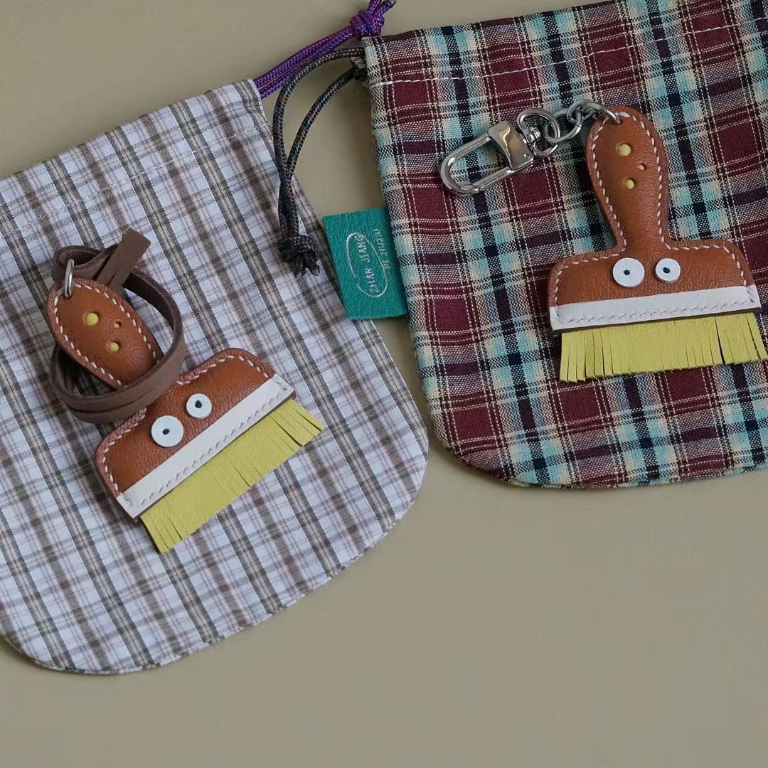 brush bag charm gift
Halloween makeup brush keychain
Kawaii cleaning brush charm gift
