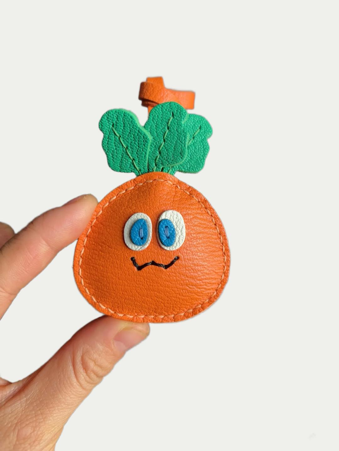 Soft sheepskin carrot bag charm
Handmade French sheepskin carrot bag charm
French lambskin carrot keychain bag charm
Gift carrot bag charm for women
﻿