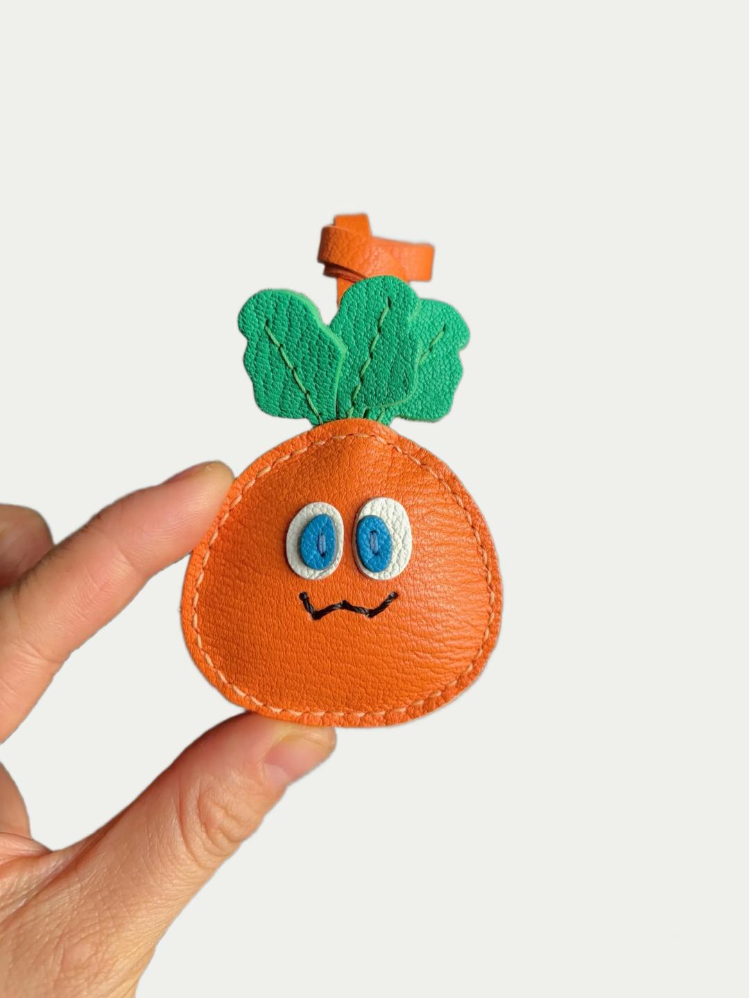 Soft sheepskin carrot bag charm
Handmade French sheepskin carrot bag charm
French lambskin carrot keychain bag charm
Gift carrot bag charm for women
﻿