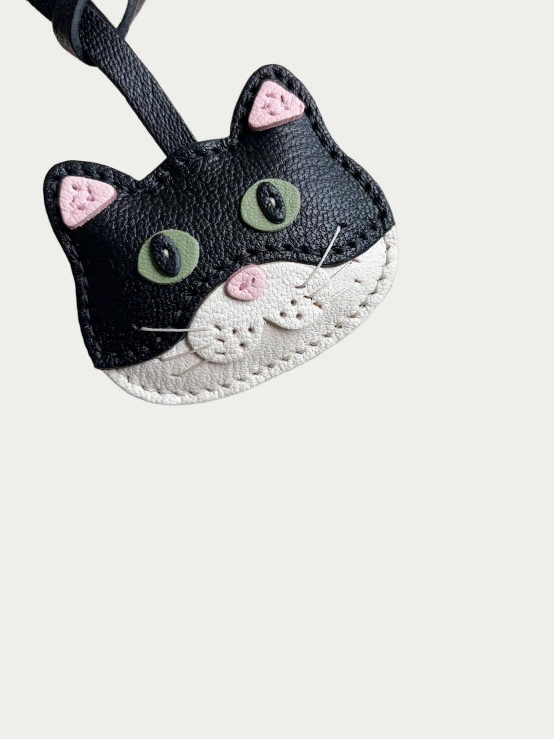 French Handmade Sheepskin Cat Bag Charm
Artisanal French Lambskin Cat Purse Hanger
Luxury French Sheepskin Cat Bag Pendant Gift
Gift for cat lover