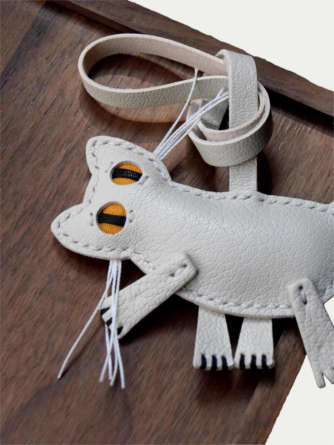 black cat bag charm gift
luxury handmade gift set
leather cat bag charm gift
French sheepskin handmade keychain