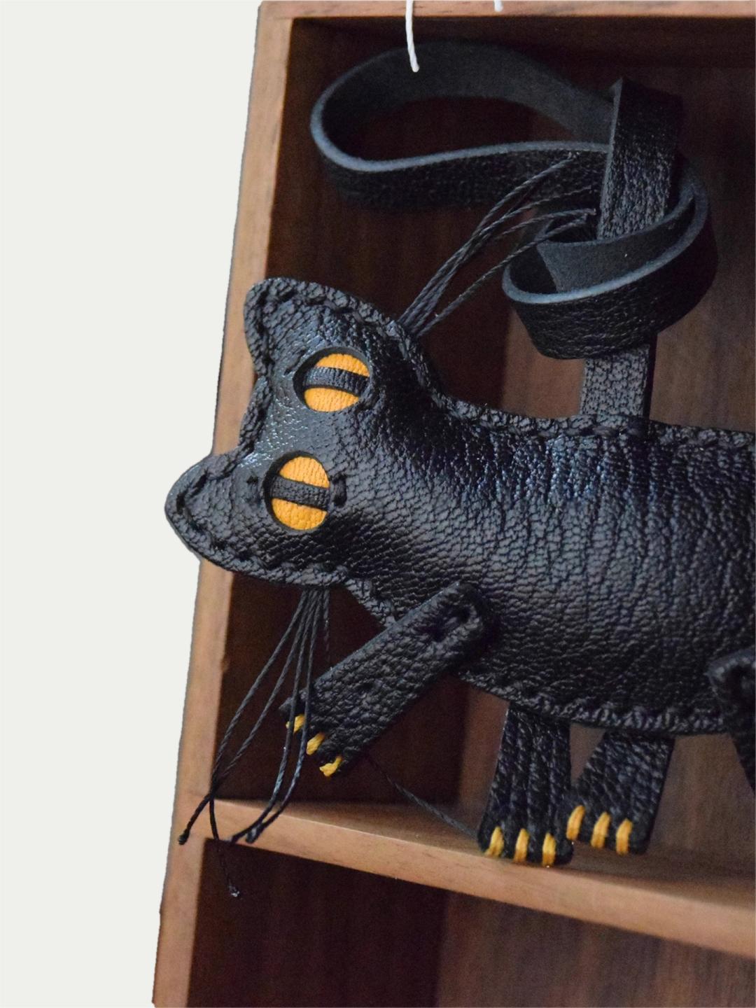 black cat bag charm gift
luxury handmade gift set
leather cat bag charm gift
French sheepskin handmade keychain