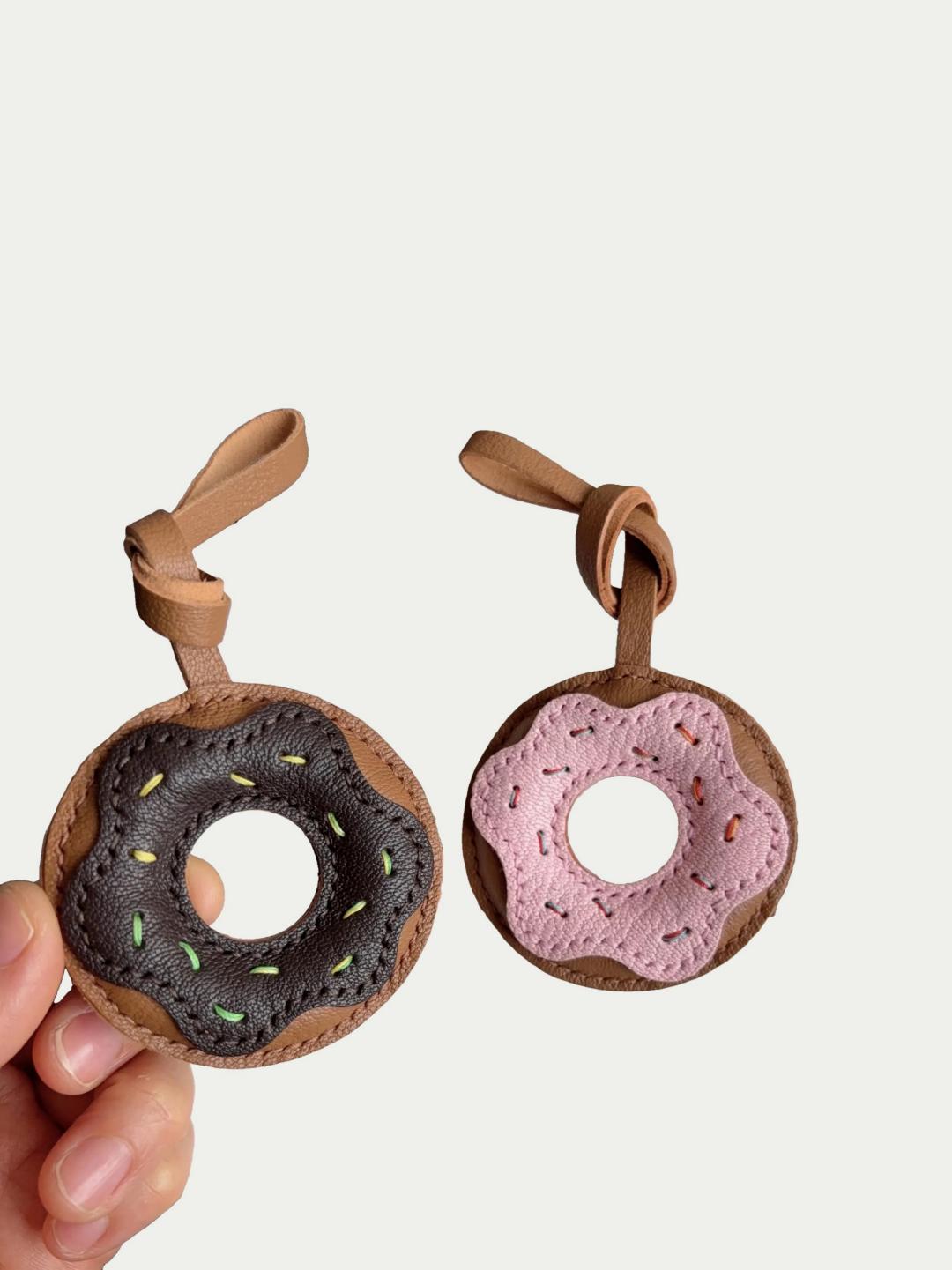 Unique handmade bag charm
Handmade donut bag charm
French sheepskin donut bag charm
Leather donut bag charm
Cute donut bag charm
Handmade French sheepskin donut bag charm
Handcrafted leather donut bag charm
Cute food theme bag charm for handbag
Sweet donut keychain bag accessory