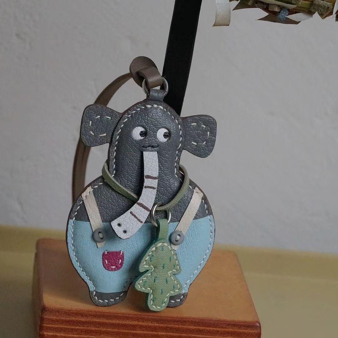 elephant pants charm gift
festival bag charms
christmas gift bag charm
