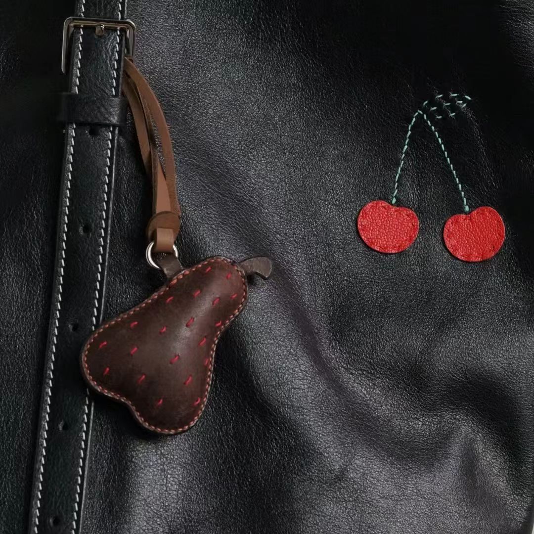 frozen pear bag charm gift
birthday gift
festival gift
keychain
