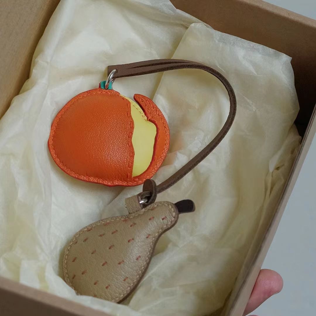 orange pear bag charm
fruit themed bag accessory gift
orange fruit keychain for bags
unique fruit bag charm birthday gift
