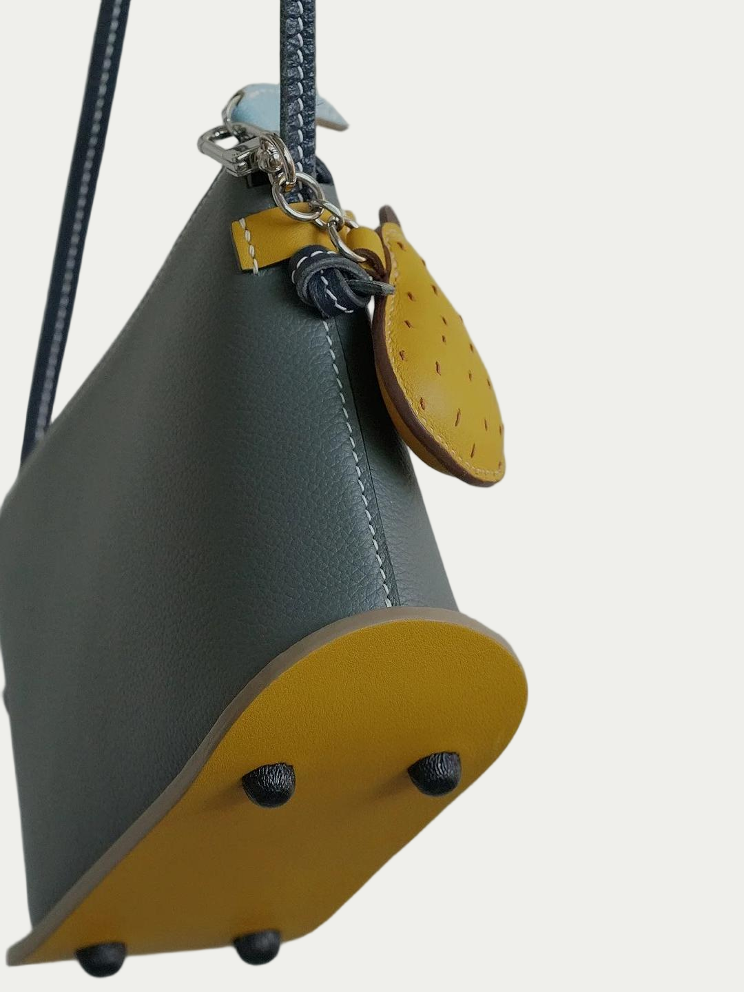 orange pear bag charm
fruit themed bag accessory gift
orange fruit keychain for bags
unique fruit bag charm birthday gift