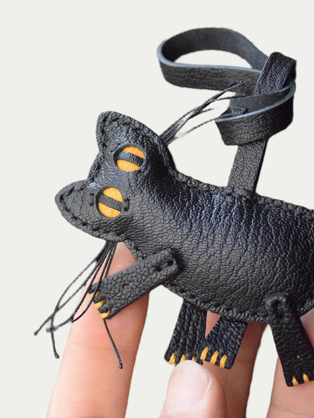 black cat bag charm gift
luxury handmade gift set
leather cat bag charm gift
French sheepskin handmade keychain