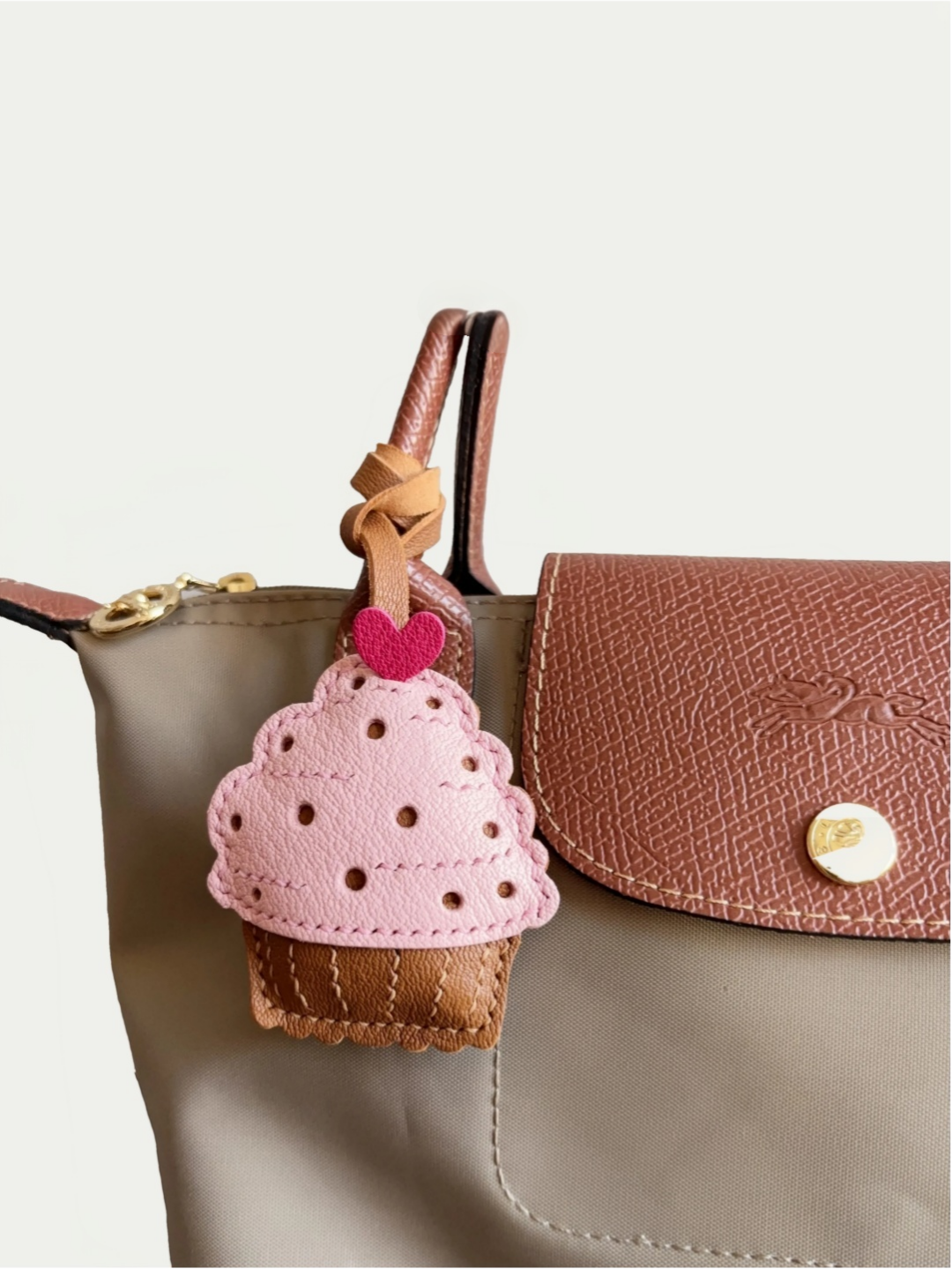 Sweet dessert bag charm accessory
Cute food leather bag charm
Handmade French lambskin cake bag charm
Cute mini cake bag charm handmade leather
French lambskin cake bag charm
Handmade cake bag charm
Sheepskin cake bag pendant
Leather cake bag charm