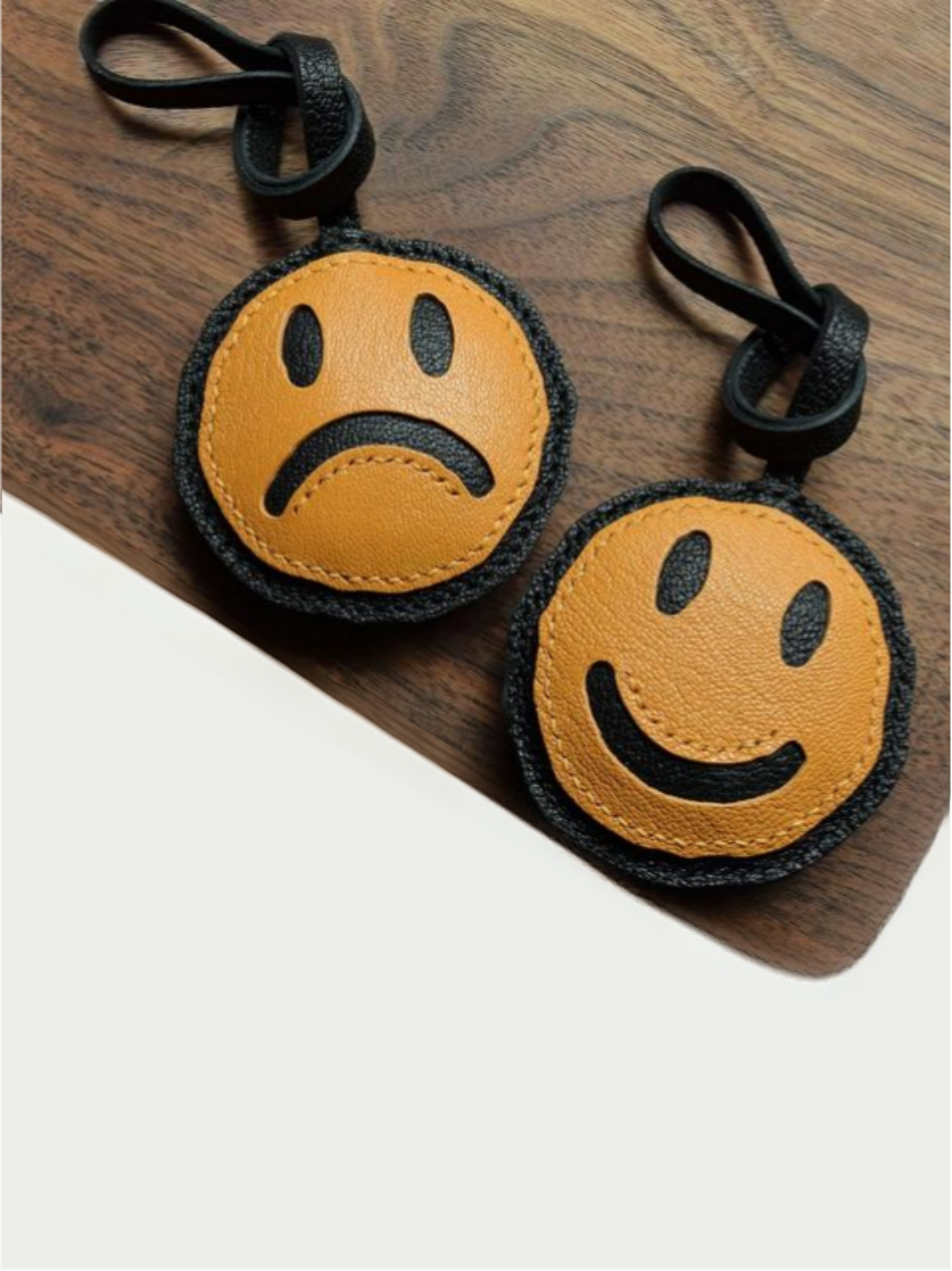 smiling face  bag charm gift
luxury handmade gift set
French sheepskin handmade keychain