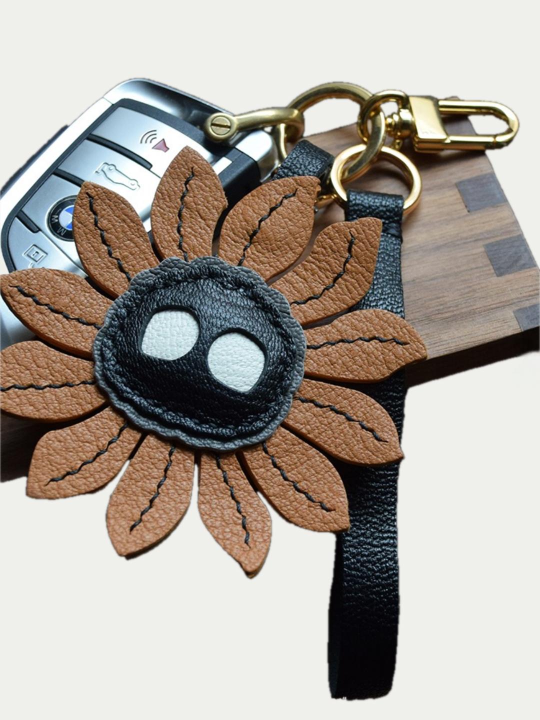 sunflower bag charm gift
luxury handmade gift set
French sheepskin handmade keychain