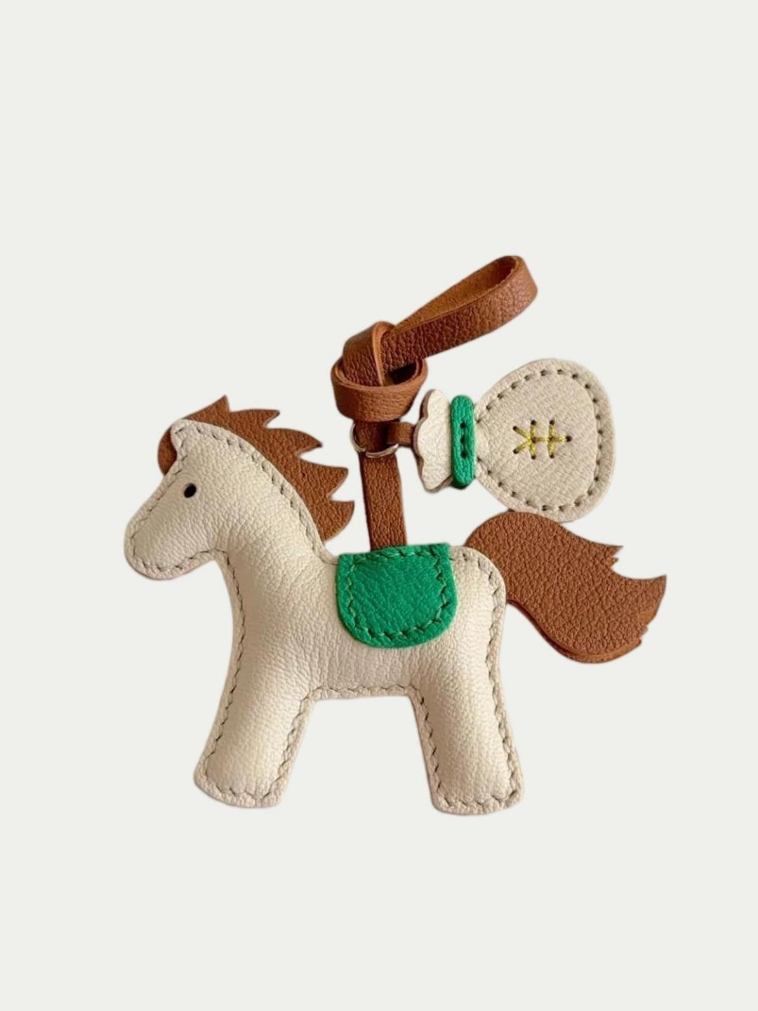Birthday gift horse leather bag charm
Handmade French lambskin horse bag charm
Genuine sheepskin pony bag charm for handbag
Cute horse bag charm handmade leather
Luxury French lambskin horse bag pendant
Soft sheepskin horse keychain bag charm
French lambskin horse bag charm