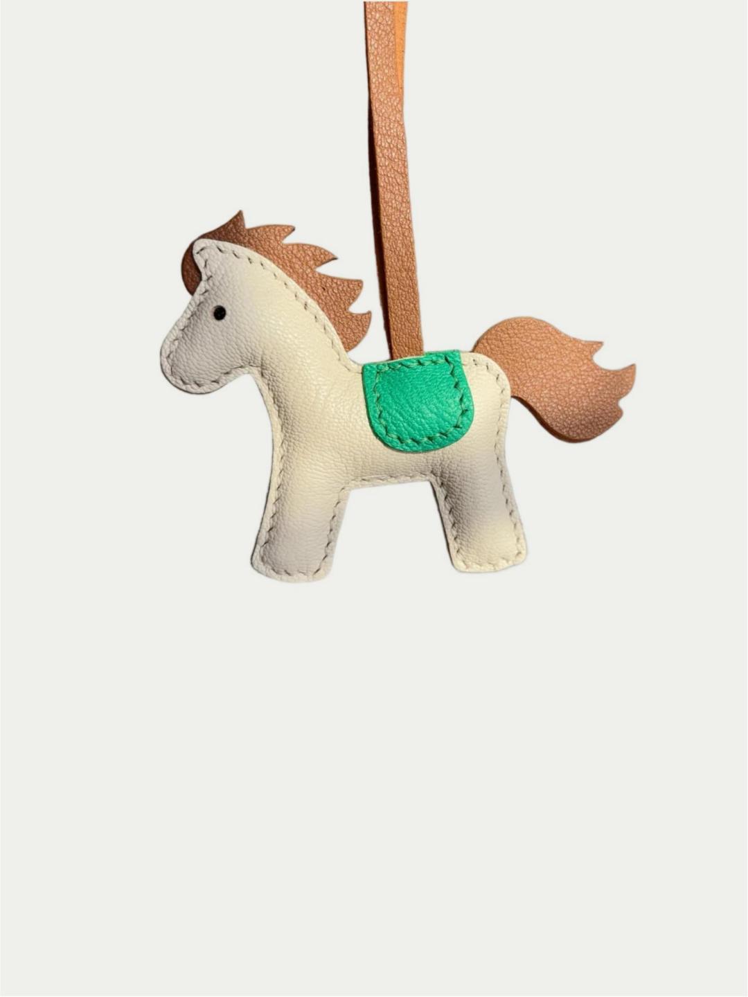 Birthday gift horse leather bag charm
Handmade French lambskin horse bag charm
Genuine sheepskin pony bag charm for handbag
Cute horse bag charm handmade leather
Luxury French lambskin horse bag pendant
Soft sheepskin horse keychain bag charm
French lambskin horse bag charm