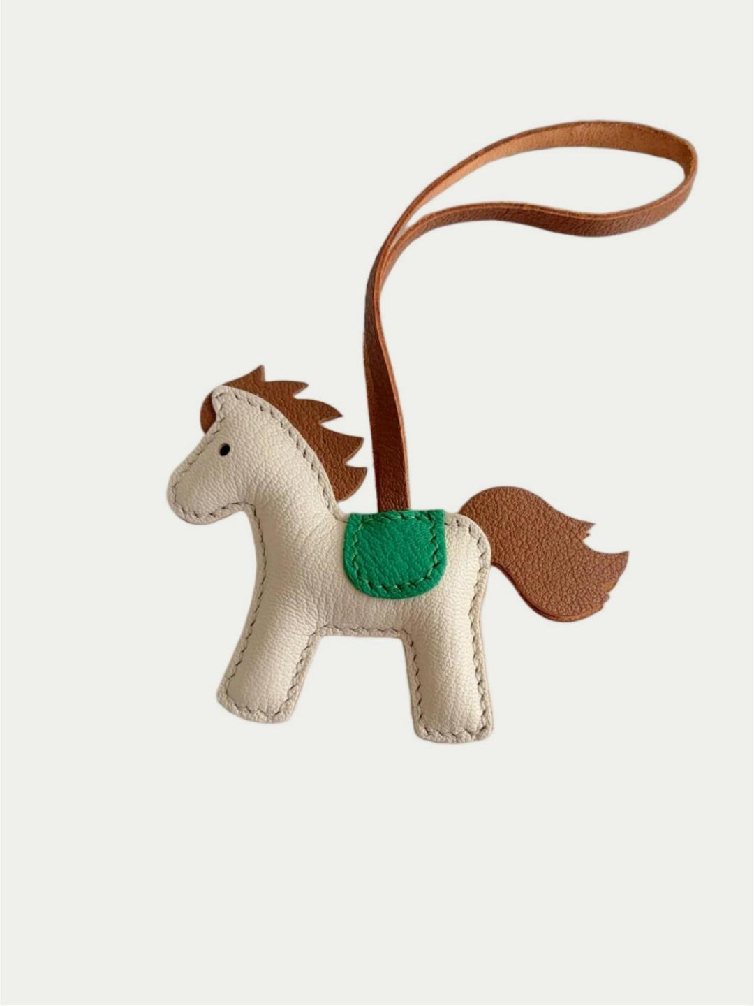 Birthday gift horse leather bag charm
Handmade French lambskin horse bag charm
Genuine sheepskin pony bag charm for handbag
Cute horse bag charm handmade leather
Luxury French lambskin horse bag pendant
Soft sheepskin horse keychain bag charm
French lambskin horse bag charm